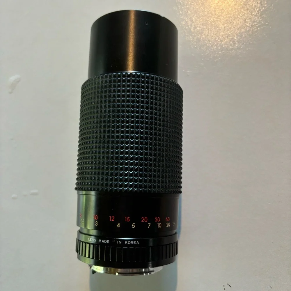 Focal MC Auto Zoom Camera Lens 1:4.0 f=80-200mm Vintage Korea 931609 UNTESTED